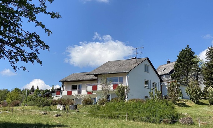 Schoenwald Casa | Casa de vacaciones 'Gutach' con vistas a la montaña, jardín compartido y Wi-Fi