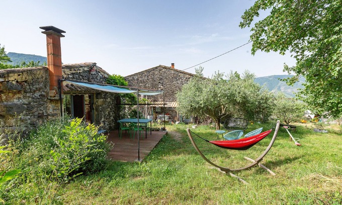Saint-Martin-le-Superieur Casa | Casa de vacaciones 'La Laiterie' con piscina compartida, balcón y Wi-Fi