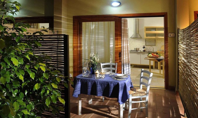Santa Margherita di Pula Apartamento | Apartamento vacacional entre mar y piscina