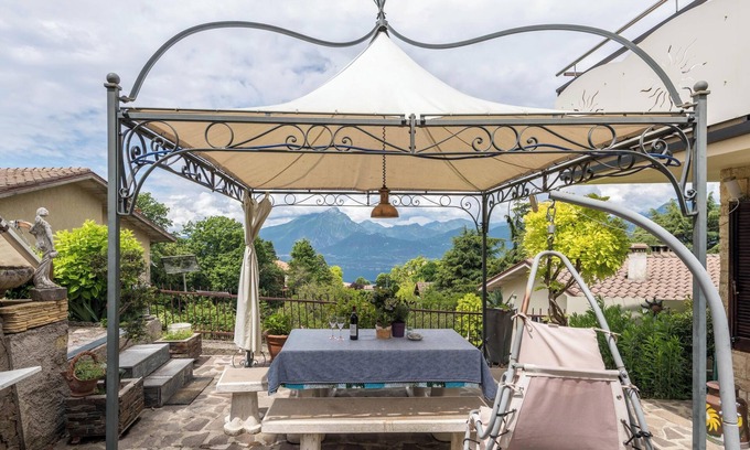 San Zeno di Montagna Apartamento | Apartamento vacacional en San Zeno con bonitas vistas al lago