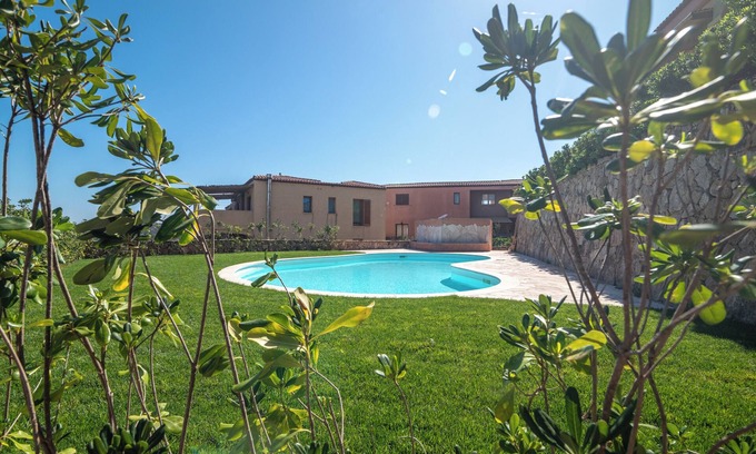 Santa Teresa di Gallura Apartamento | Apartamento vacacional "Stella Maris" con vistas al mar, piscina compartida y terraza privada