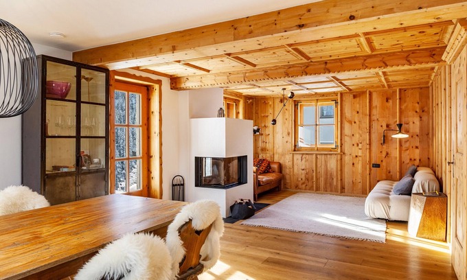 Sankt Anton am Arlberg Apartamento | Apartamento vacacional 'Chalet Flocke - Sternschnuppe' con vistas a la montaña, balcón y Wi-Fi