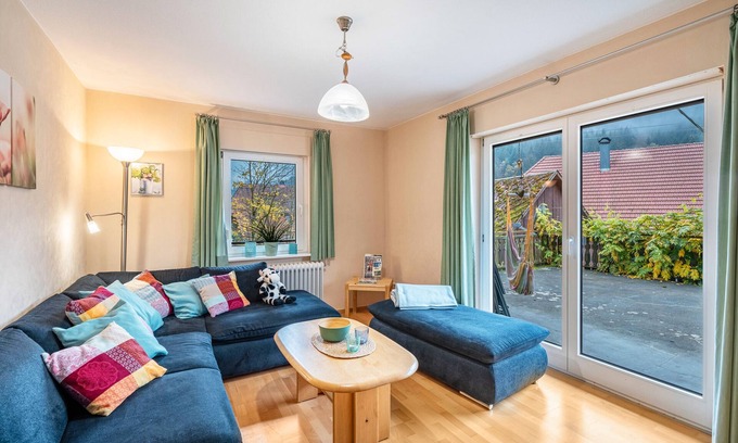 Elzach Apartamento | Apartamento vacacional 'Mohnblume' con vistas a la montaña, terraza privada y Wi-Fi