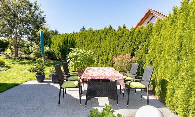 Herdwangen Schoenach Apartamento | Apartamento vacacional "Lauser UG" en zona tranquila con Wi-Fi y terraza