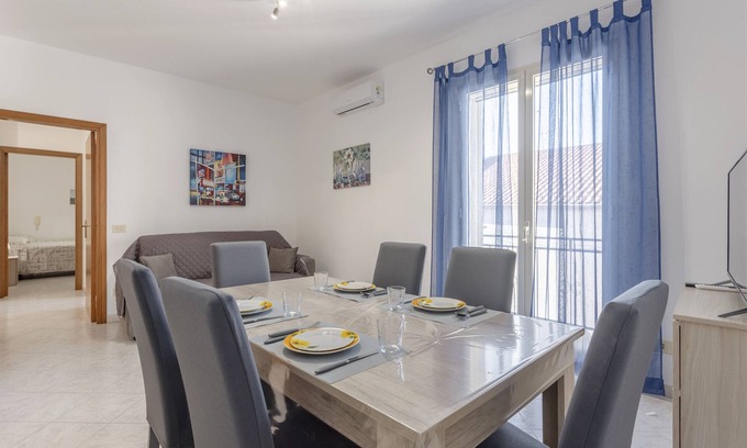 Contessa Entellina Apartamento | Apartamento vacacional "Contessa Vacanze Byron" con vistas a la montaña, 2 balcones y Wi-Fi