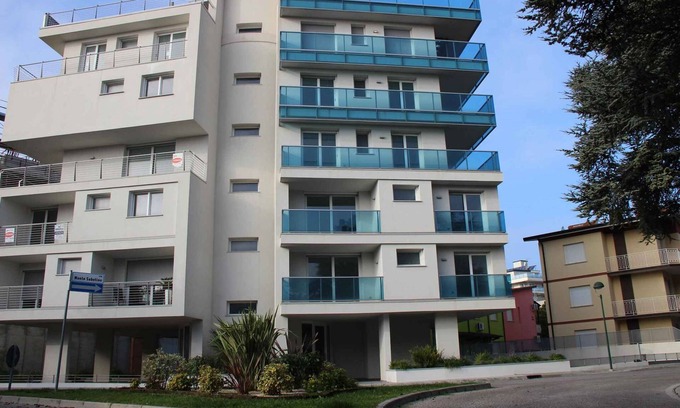 Lignano Sabbiadoro Apartamento | Apartamento vacacional con aire acondicionado, Internet y balcón