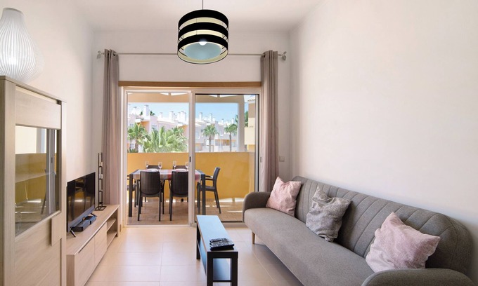Canada Apartamento | Apartamento vacacional "Royal Cabanas Golf 89" con vistas al mar, piscina compartida y terraza