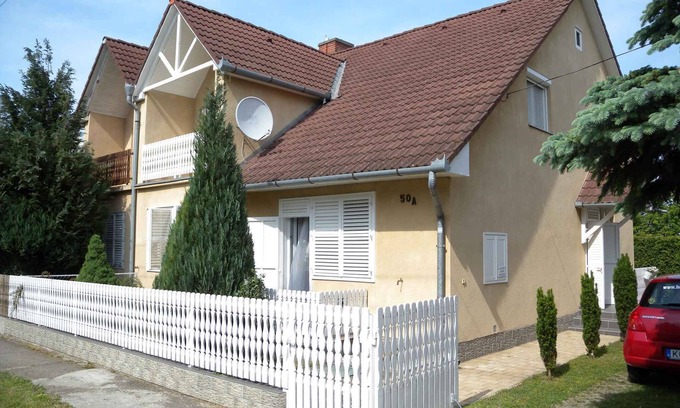 Balatonkeresztur Apartamento | Apartamento vacacional con Wi-Fi y aire acondicionado