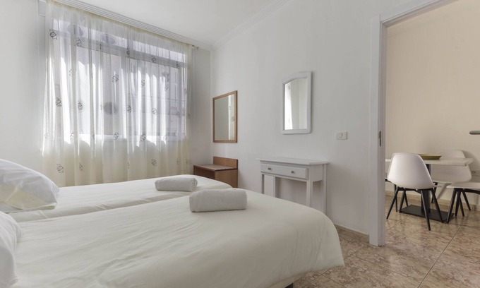 Playa San Juan Apartamento | Apartamento vacacional "Bregador" en Playa San Juan con vistas a la montaña y balcón