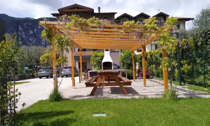 Riva del Garda Apartamento | Apartamento vacacional Edificio nuevo con balcón y aire acondicionado.