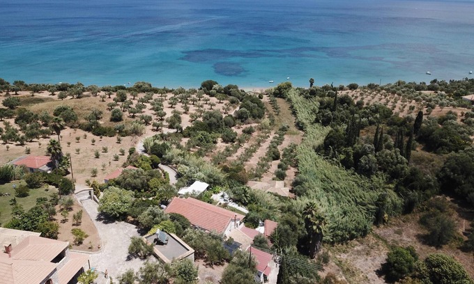 Kompi Apartamento | Apartamento sobre la hermosa playa de Peroulia, Wifi | Messinia, Peloponeso