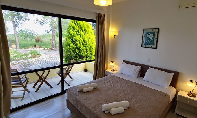 Melikia Apartamento | Apartamento vacacional 'Alexandra Apartment 1' con balcón y Wi-Fi