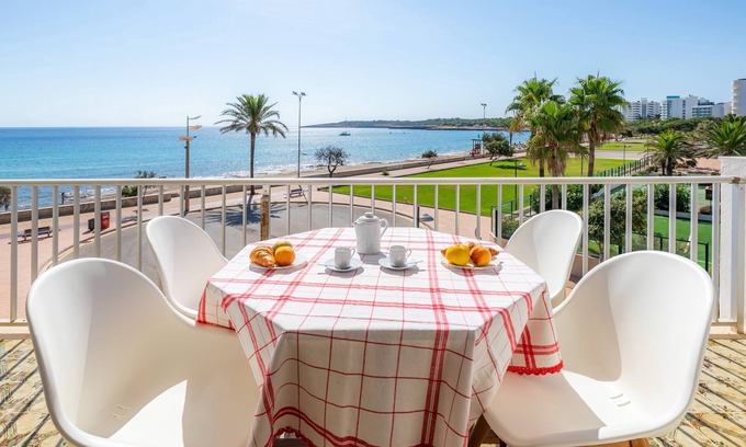 Sant Llorenc des Cardassar Apartamento | Bonito apartamento "Cala Nau Blau Turquesa" con vista al mar, terraza cubierta privada y balcón; aparcamiento disponible