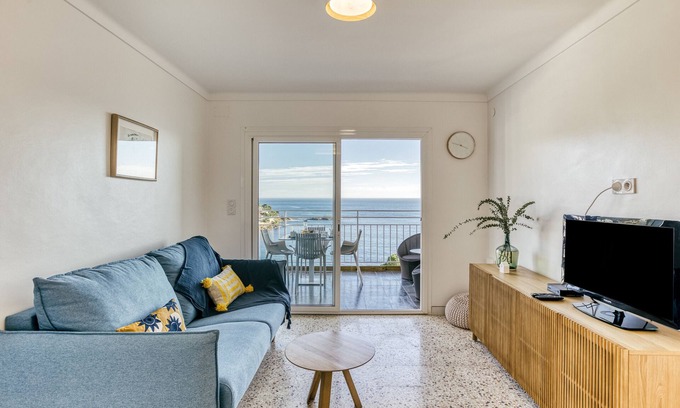 Almadraba-Canyelles Apartamento | Apartamento vacacional "Can Estrellas" con vistas al mar, terraza privada y Wi-Fi