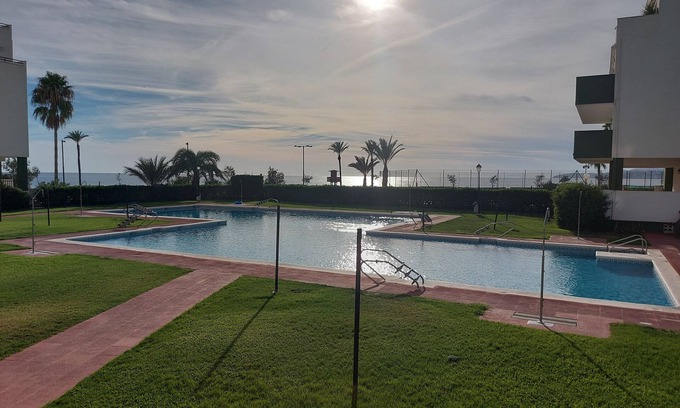 Salobrena Apartamento | Apartamento vacacional Casa Conchita con vistas al mar, piscina compartida y Wi-Fi