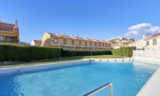Salobrena Apartamento | Apartamento vacacional 'Casa Venus' con vistas al mar, terraza, piscina compartida y Wi-Fi