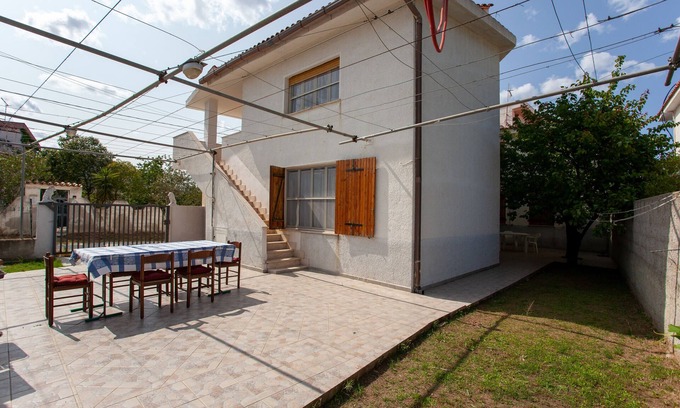 Monte Longu Apartamento | Apartamento vacacional "Casa Con Giardino" con vistas a la montaña y terraza compartida