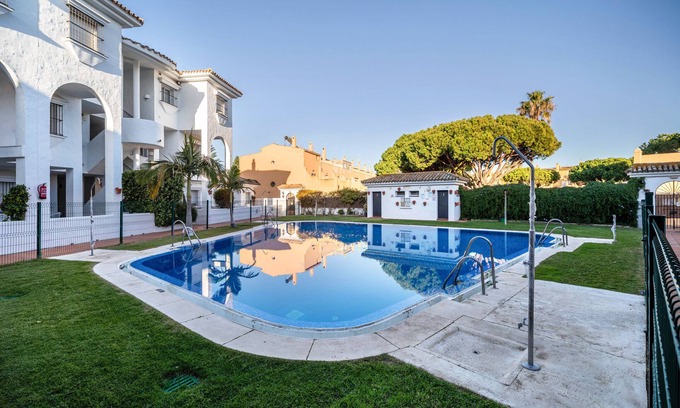 Poblado Sancti Petri Apartamento | Apartamento vacacional "Casa Amparo Sancti Petri" con piscina compartida, terraza privada y Wi-Fi