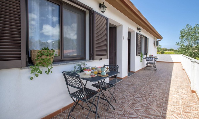 Santa Maria La Palma Otro | Apartamento vacacional 'Casa Vacanza Baratz 2' con vistas a la montaña, jardín y Wi-Fi