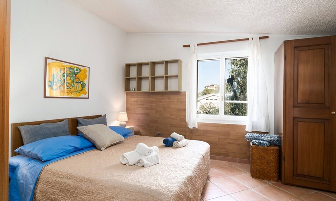 Dorgali Apartamento | Apartamento vacacional "Casa Su Craminu" con vistas a la montaña, balcón y Wi-Fi