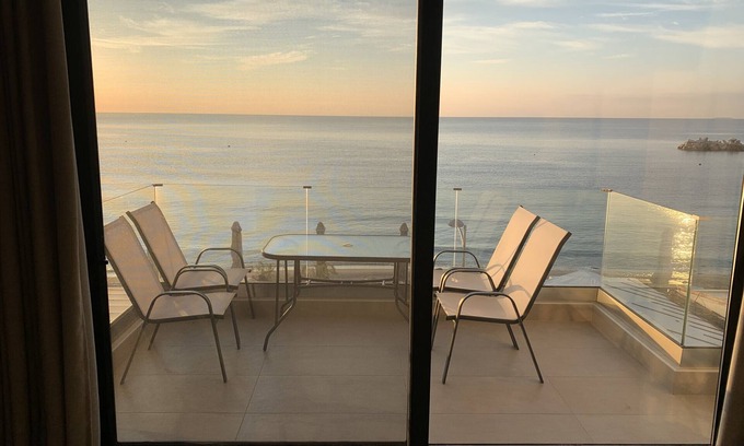Ierapetra Apartamento | Apartamento vacacional "Lujo urbano central" con vistas al mar, terraza y Wi-Fi