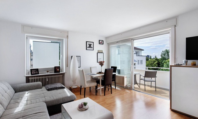 Wiesbaden Apartamento | Apartamento vacacional "Charmante Stadtwohnung Im Zentrum" con balcón y Wi-Fi