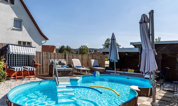 Homberg Apartamento | Apartamento vacacional "Efzeglück" con piscina compartida, terraza compartida y Wi-Fi