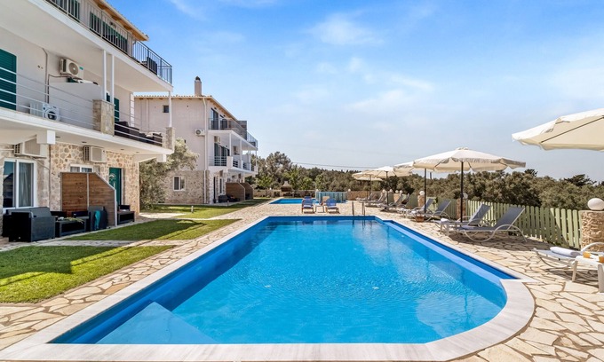 Tsoukaladhes Apartamento | Apartamento vacacional 'Deluxe King Suite 6' con vistas al mar, piscina compartida y Wi-Fi