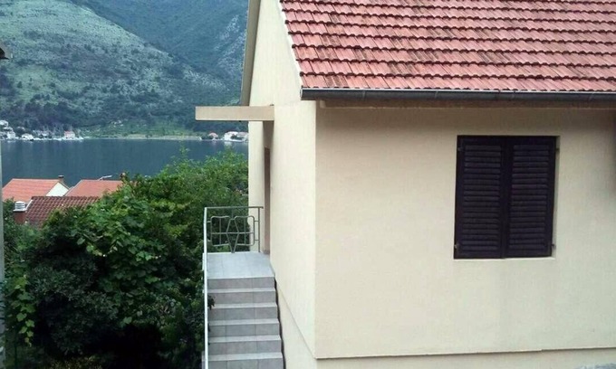 Dobrota Apartamento | Apartamento de vacaciones Dobrota para 1 - 3 personas con 1 dormitorio - Casa pareada