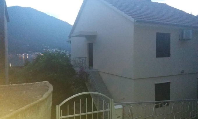 Dobrota Apartamento | Apartamento de vacaciones Dobrota para 1 - 3 personas con 1 dormitorio - Casa pareada