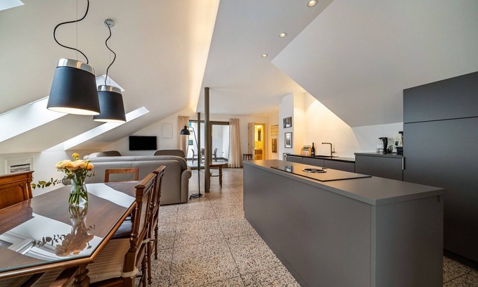 Merano Apartamento | Apartamento vacacional "Domus Faber 5" con vistas a la montaña, terraza privada y Wi-Fi