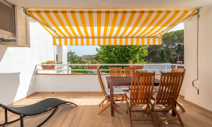 Platja d'Aro Apartamento | Apartamento vacacional 'Brava Beach' con piscina compartida, terraza privada y Wi-Fi