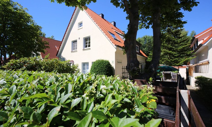 Wangerooge Apartamento | Apartamento 'Haus Seemumel, Fewo Unser Boot' con jardín privado y Wi-Fi
