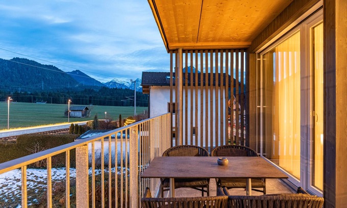 Pflach Apartamento | Apartamento vacacional "Hotel Zum Schwanen - 6" con vistas a la montaña, terraza compartida y Wi-Fi