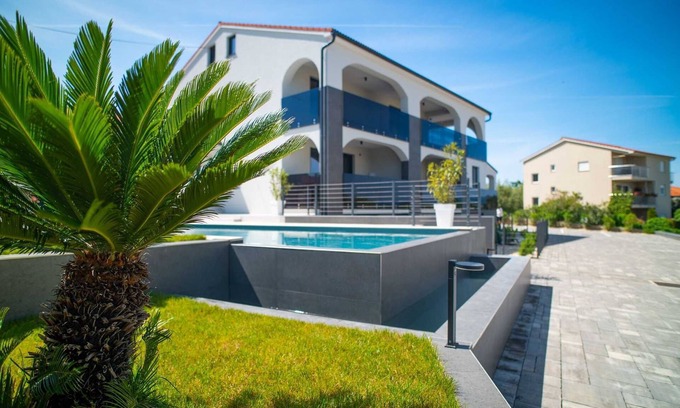 Zidarici Apartamento | Apartamento vacacional I. en Villa Calma Apartamentos con Piscina compartida