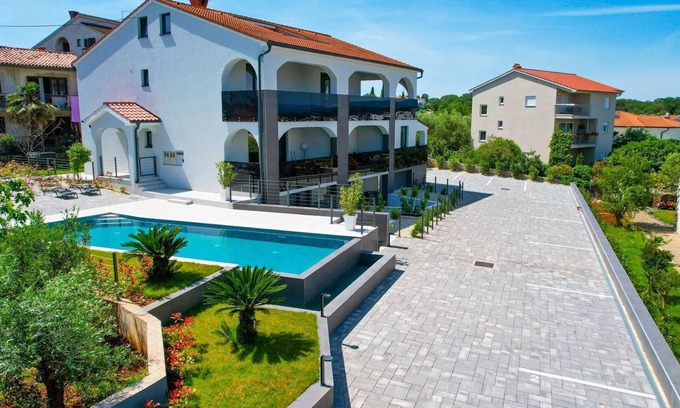 Zidarici Apartamento | Apartamento vacacional III. en Villa Calma Apartamentos con Piscina Comunitaria