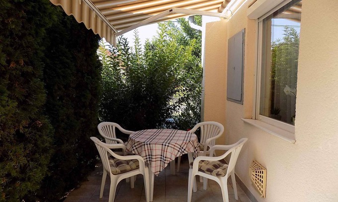 Balatonlelle Apartamento | Apartamento vacacional con columpio y parrilla para niños