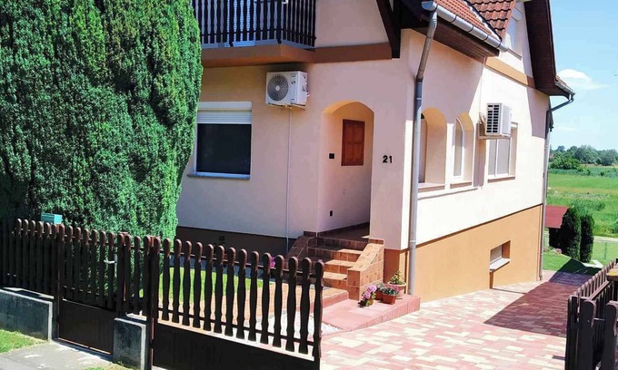 Balatonlelle Apartamento | Apartamento vacacional 600 metros de la playa de arena
