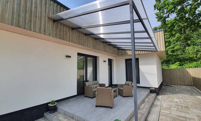 Balatonlelle Apartamento | Apartamento vacacional Elegantemente amueblado con aire acondicionado.