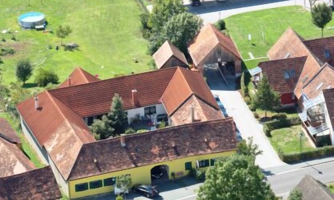 Loipersdorf bei Fuerstenfeld Apartamento | Apartamento vacacional en el idílico patio cuadrado