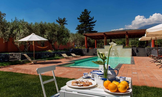 Linguaglossa Apartamento | Apartamento vacacional con jardín y piscina exterior
