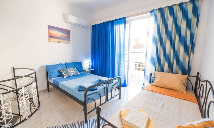 Haraki Apartamento | Holiday Apartment 'Jaana and Akis 1' with Sea View, Wi-Fi and Air Conditioning