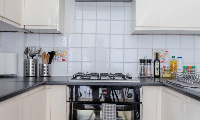 Dudden Hill Casa | Holiday apartment London for 1 - 4 persons with 2 bedrooms - Holiday house