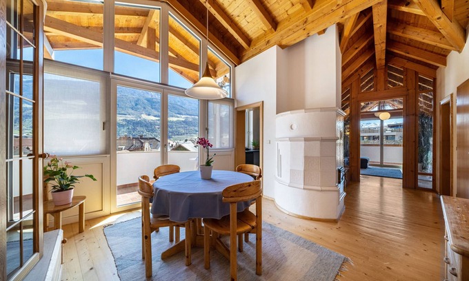 Silandro Apartamento | Apartamento vacacional "Luisa" con vistas a la montaña, terraza privada y Wi-Fi
