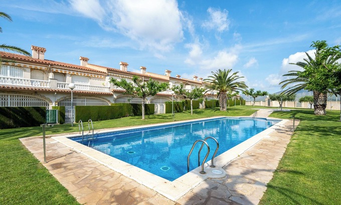 Miami Platja Apartamento | Apartamento vacacional "Montserrat" con vistas al mar, piscina compartida y Wi-Fi