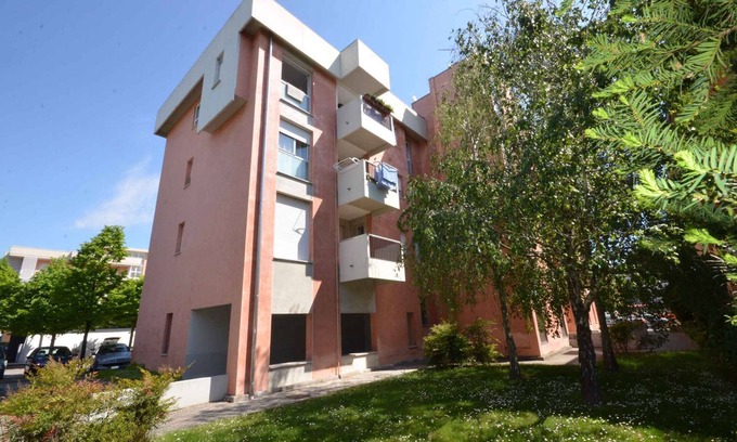 Bibione Apartamento | Apartamento vacacional con un balcón cubierto