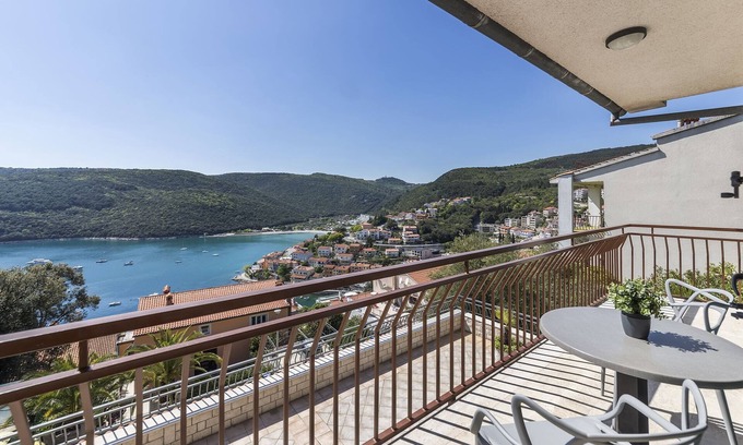 Rabac Apartamento | Apartamento vacacional con aire acondicionado y vista al mar