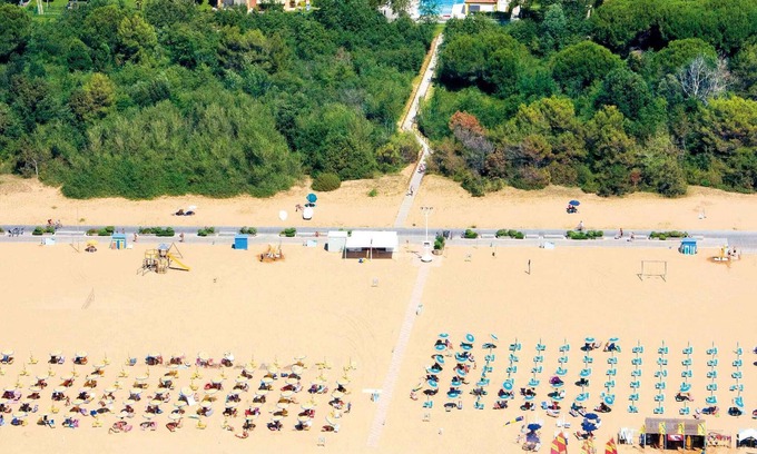 Bibione Lido del Sole Apartamento | Apartamento vacacional con un tejado cubierto