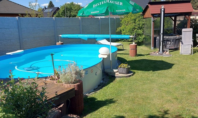 Kolkwitz Apartamento | Apartamento 'In Spreewaldnähe' con piscina compartida, terraza compartida y Wi-Fi