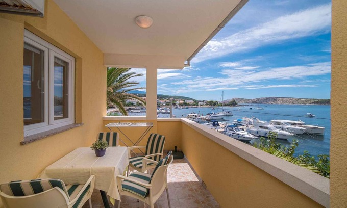 Barbat na Rabu Apartamento | Apartamento vacacional directamente al mar